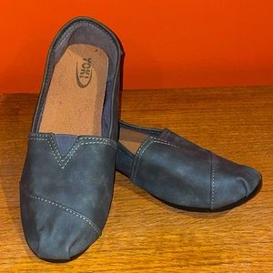 YOKI Women’s Flats/Gray/Size 10